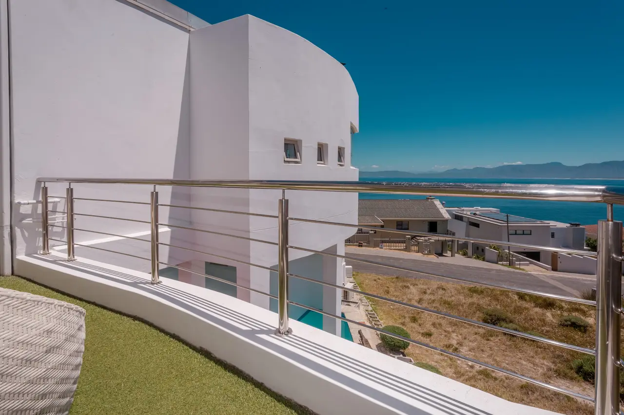 Sea Star Lodge image 9
